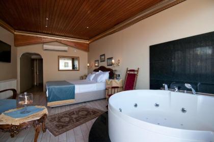 Blue Tuana Suite - image 20
