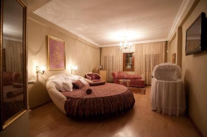 Blue Tuana Suite - image 4