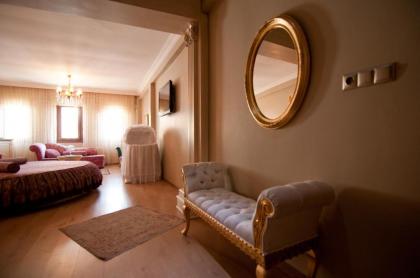 Blue Tuana Suite - image 5