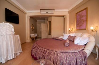 Blue Tuana Suite - image 6