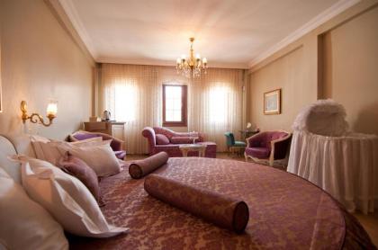 Blue Tuana Suite - image 9