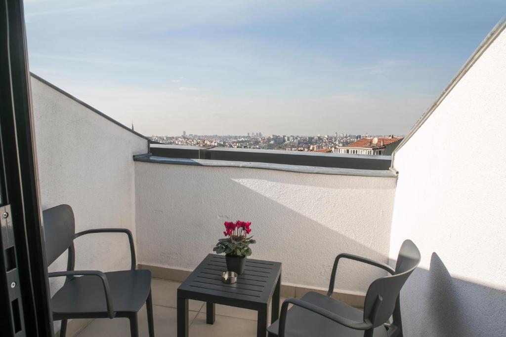 Elm Suite Hotel - image 3