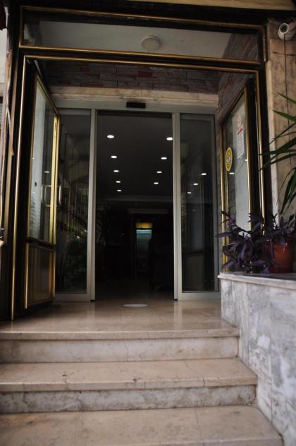 Biter Hotel - image 9