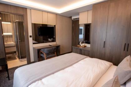 THE GREEN HOTEL - image 13