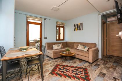 No 8 Galata - image 17