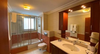 TRİADA HOTEL GAYRETTEPE - image 9