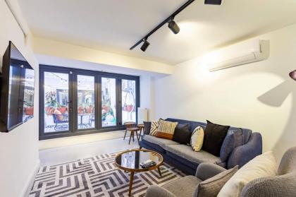 Excellent Flat with Lovely Backyard in Cihangir