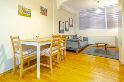 Cozy Apartment with Balcony Near Istiklal Avenue - image 3