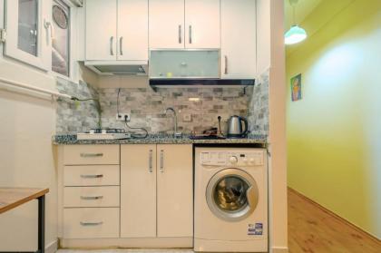 Cozy Apartment with Balcony Near Istiklal Avenue - image 7