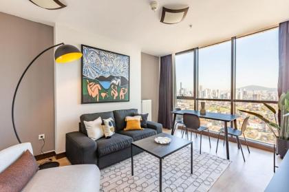 Charming Flat with Gorgeous City View in Atasehir 
