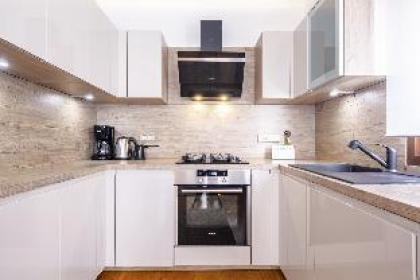 Exquisite Flat with Central Location in Nisantasi - image 15