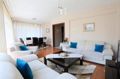 Flat with Two Living Rooms and Balcony in Uskudar Istanbul