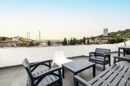 Sleek House with a Lovely Terrace in Besiktas - image 2