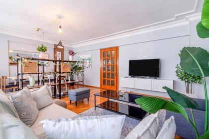 Flat w Balcony 10 min to Cevahir Mall in Sisli