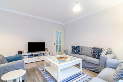 Vibrant and Central Flat with Balcony in Maltepe - image 9