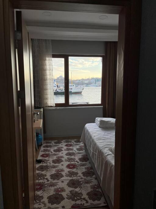 A Beachfront Peninsula View Apartment in Karaköy - main image