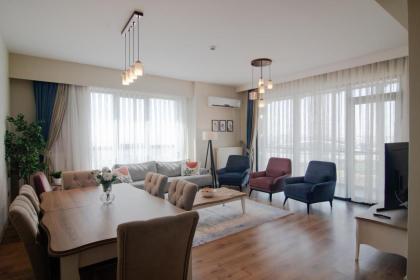 Charming 3bdr Apartment For A Memorable Stay - image 1