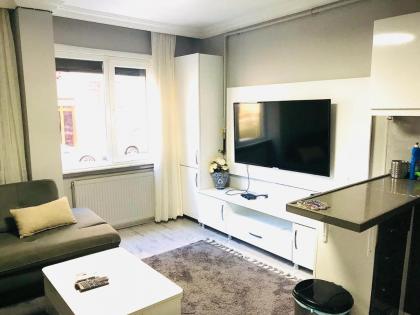 Modern Flat AC 2BR Flat inThe Heart of The CityCihangir 5 mins to Galataport and Taksim Istanbul 
