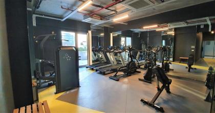 Near Airport Metro 1-bdr Apartment Gympool - image 17