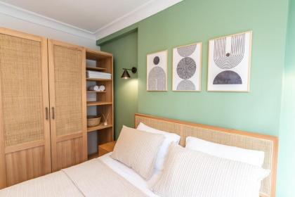 Charming City Apt - Near Axis Mall - image 9