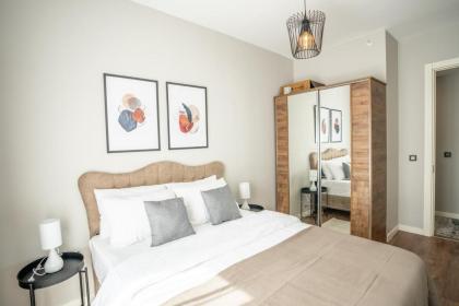 Stylish Retreat Cozy 2br Apt - image 9