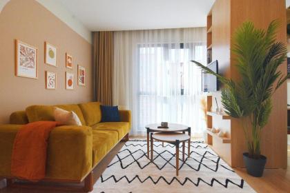 2 Br Apt Perfect Blend Of Comfort & Style