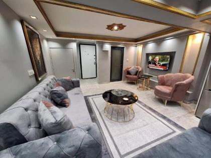 Cozy AKSARAY Apartment for 5 persons (Basement floor) Istanbul 