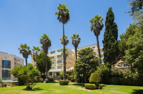 Ambassador Hotel - image 4
