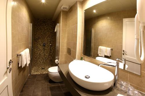 Notre Dame Center - image 7
