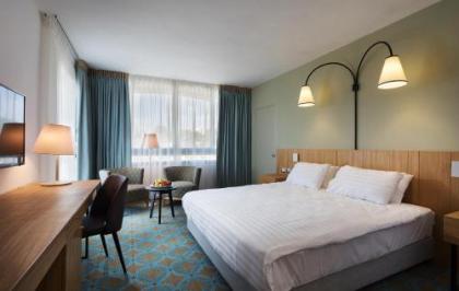 Seven Arches Hotel - image 1