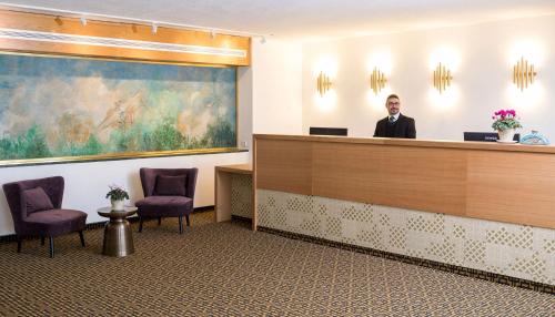 Seven Arches Hotel - image 2