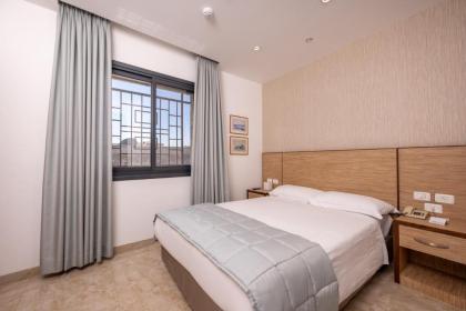 Golden Walls Hotel - image 3