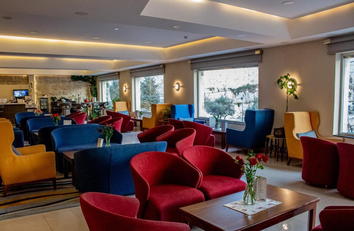 Golden Walls Hotel - image 6