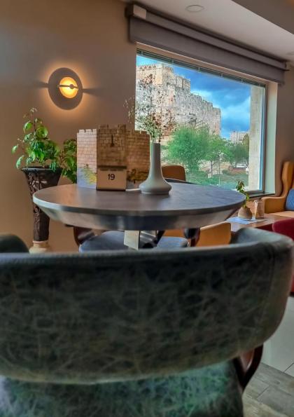 Golden Walls Hotel - image 8