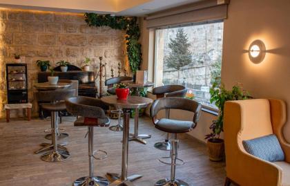 Golden Walls Hotel - image 9