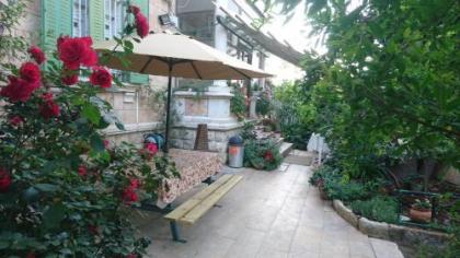 Allenby2 B&B - image 1