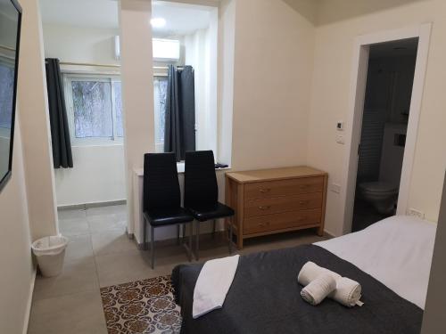Allenby2 B&B - image 2