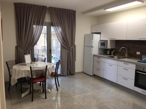 Segal in Jerusalem Apartments - image 6