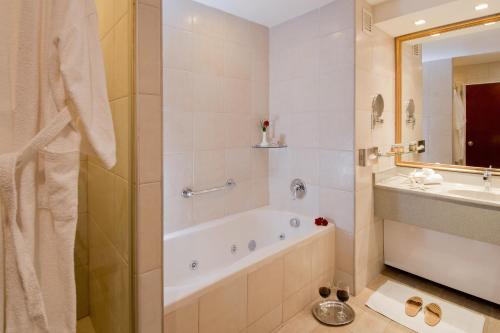 Leonardo Hotel Jerusalem - image 3
