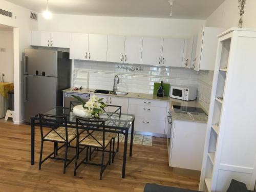 Haneviim Apartment In The Heart Of Jerusalem - image 3