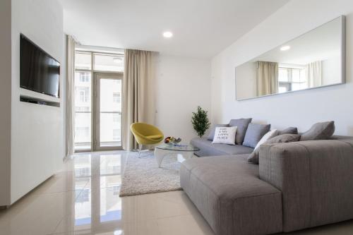 The Haneviim Court - Isrentals - image 4