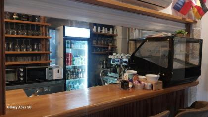 Heleni Hotel - image 2
