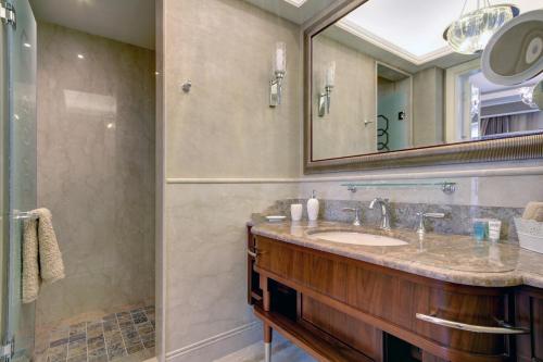 Waldorf Astoria Residences- Rental Israel - image 3