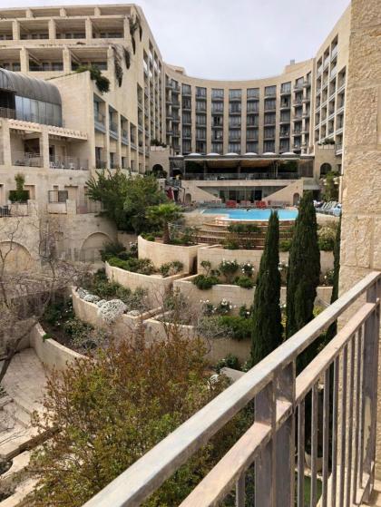 Mamilla's penthouse - image 6