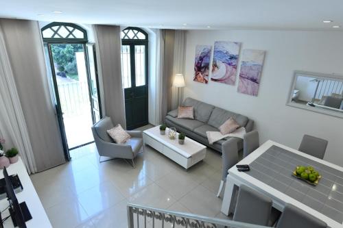 Luxury 4 br/3 bath city center - main image
