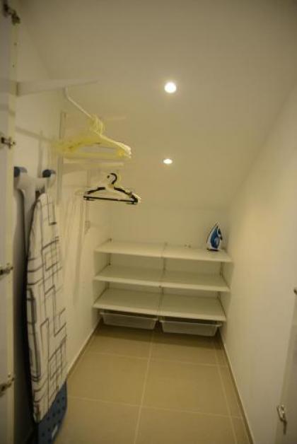 Luxury 4 br/3 bath city center - image 20