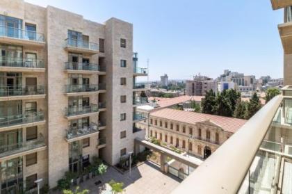 Luxury One-Bedroom Apartment/parking in city center - image 11