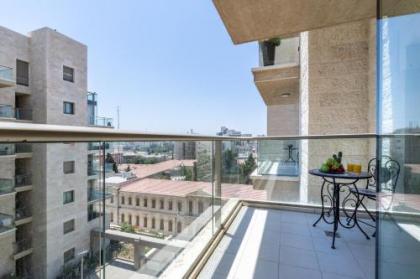 Luxury One-Bedroom Apartment/parking in city center - image 12