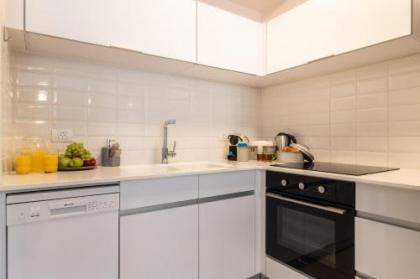 Luxury One-Bedroom Apartment/parking in city center - image 19