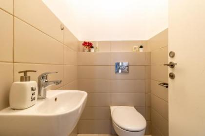 Luxury One-Bedroom Apartment/parking in city center - image 2